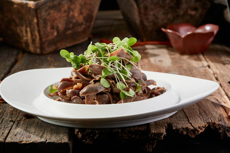 香椿苗凉拌鸡胗花