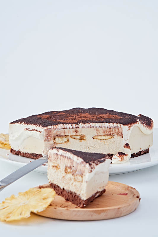 可可粉撒粉鲜奶酪黑森林蛋糕