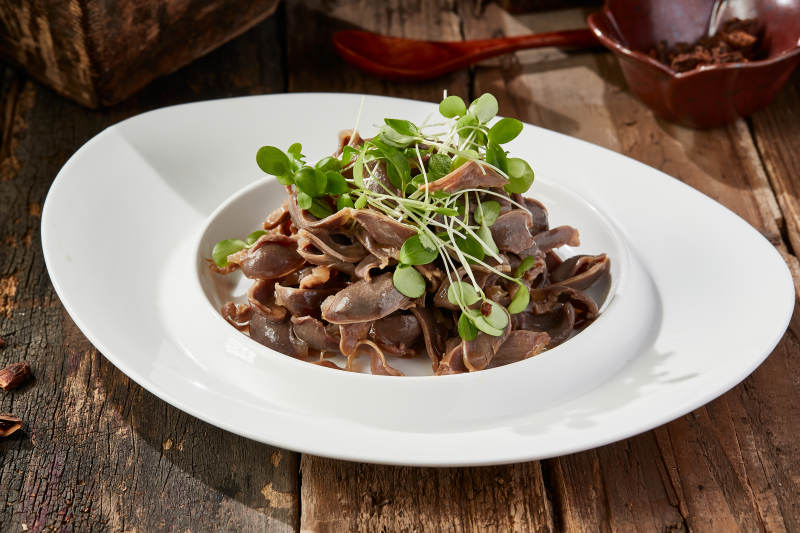 香椿苗凉拌鸡胗花