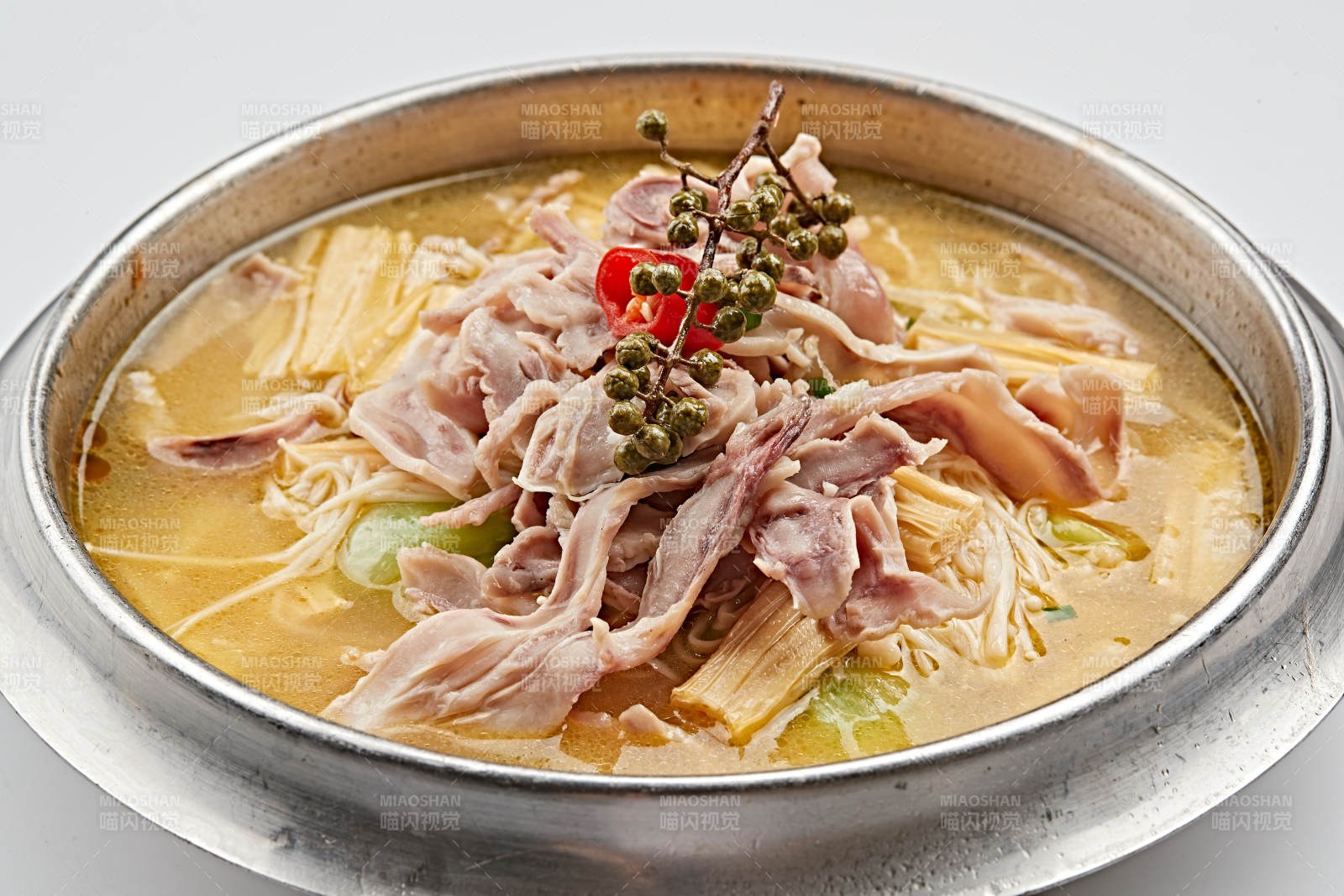 不銹鋼餐具裝的酸湯燴肚絲