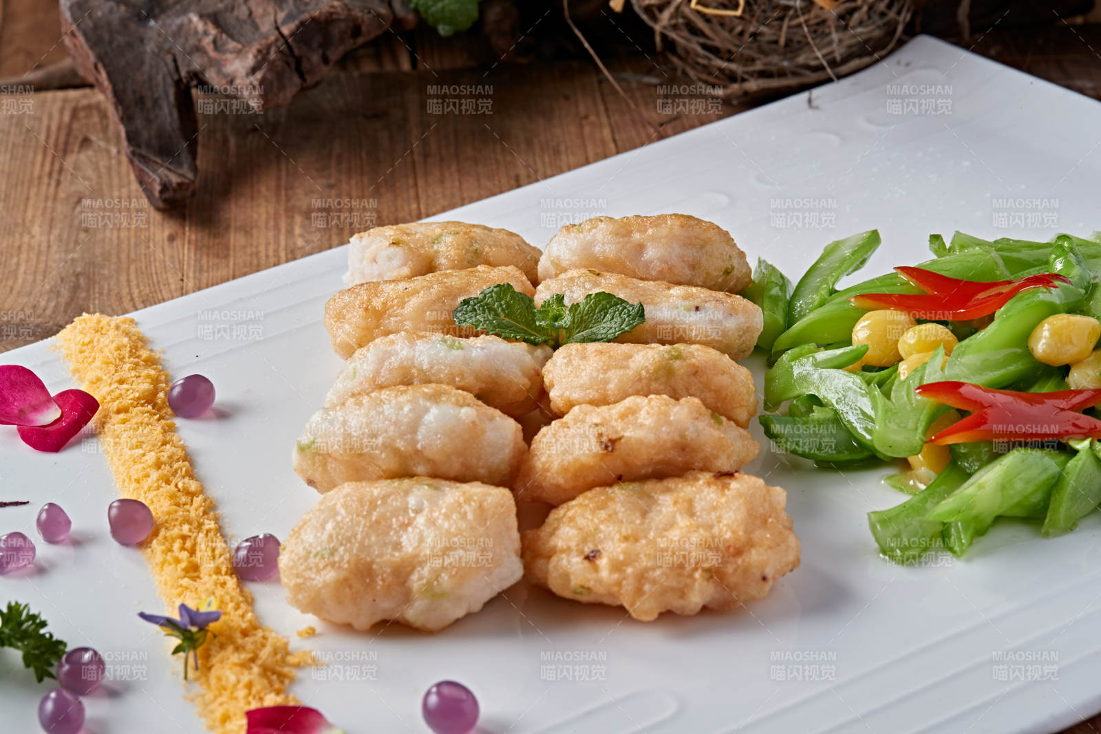 西芹银杏配虾饼