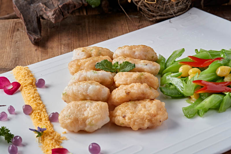 西芹银杏配虾饼