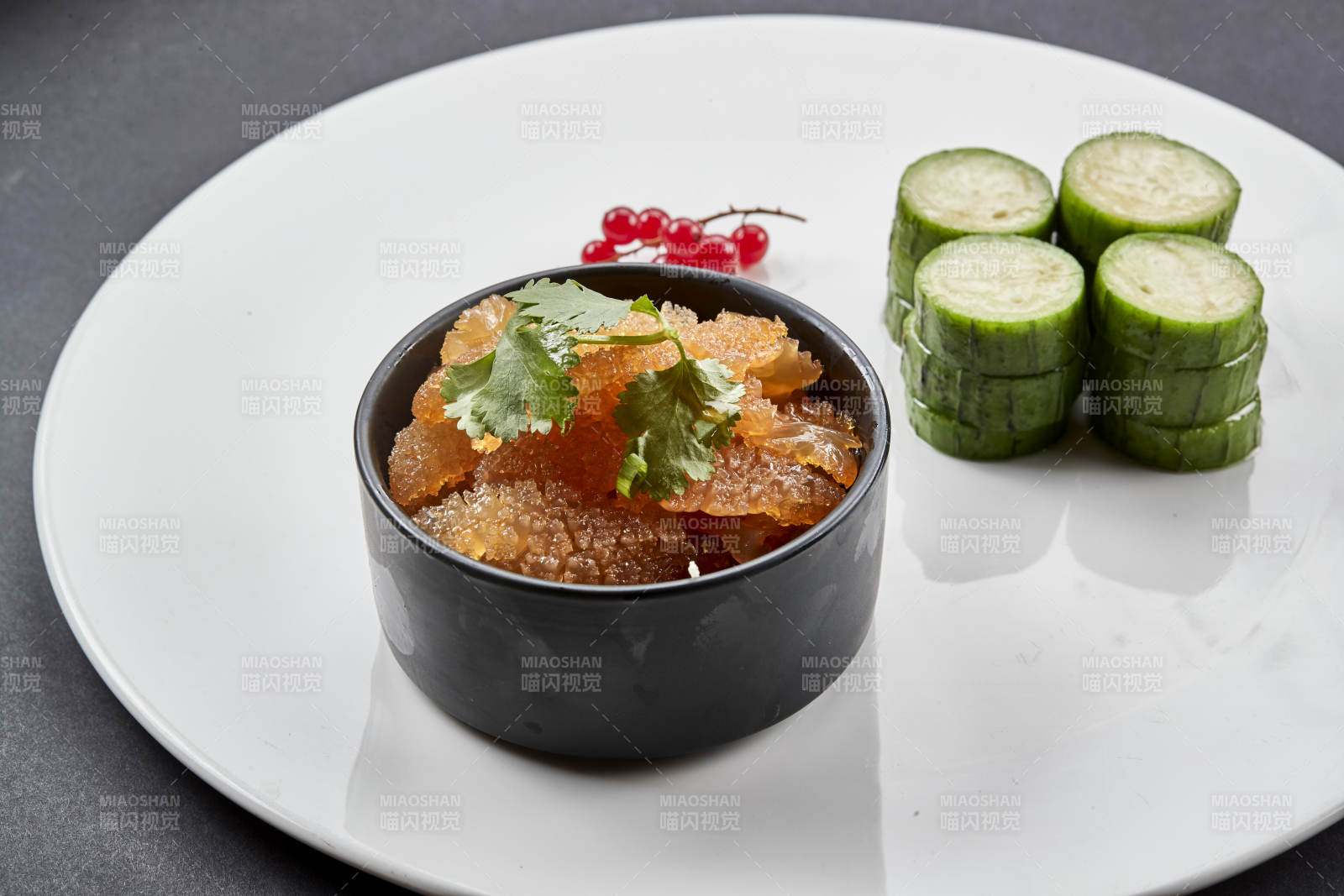 美味涼菜清乳瓜配老醋蜇皮