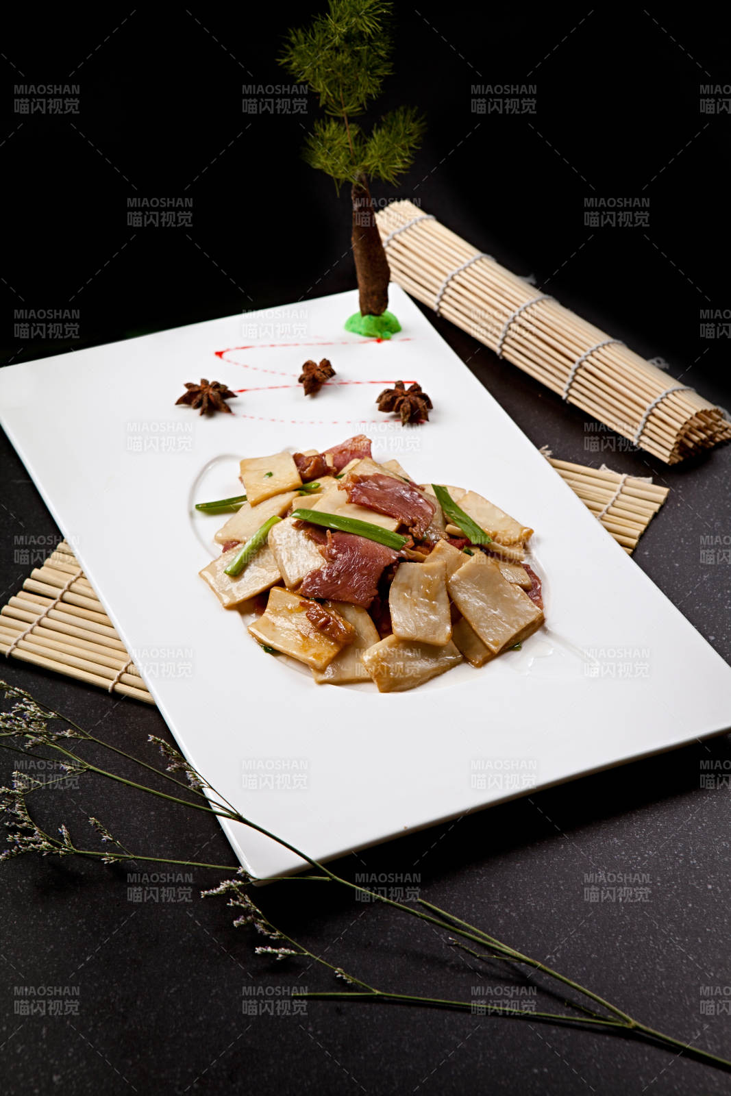 杏鮑菇片炒黑臘肉