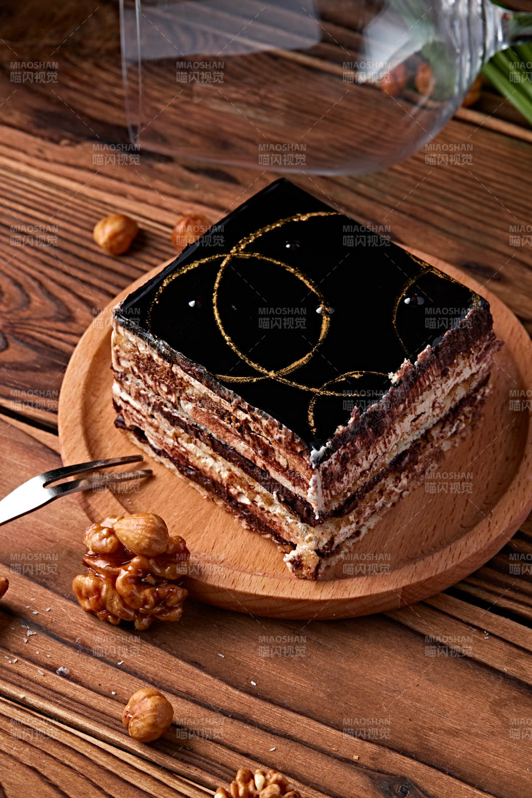 比利黑巧克力鲜奶慕斯杏仁蛋糕