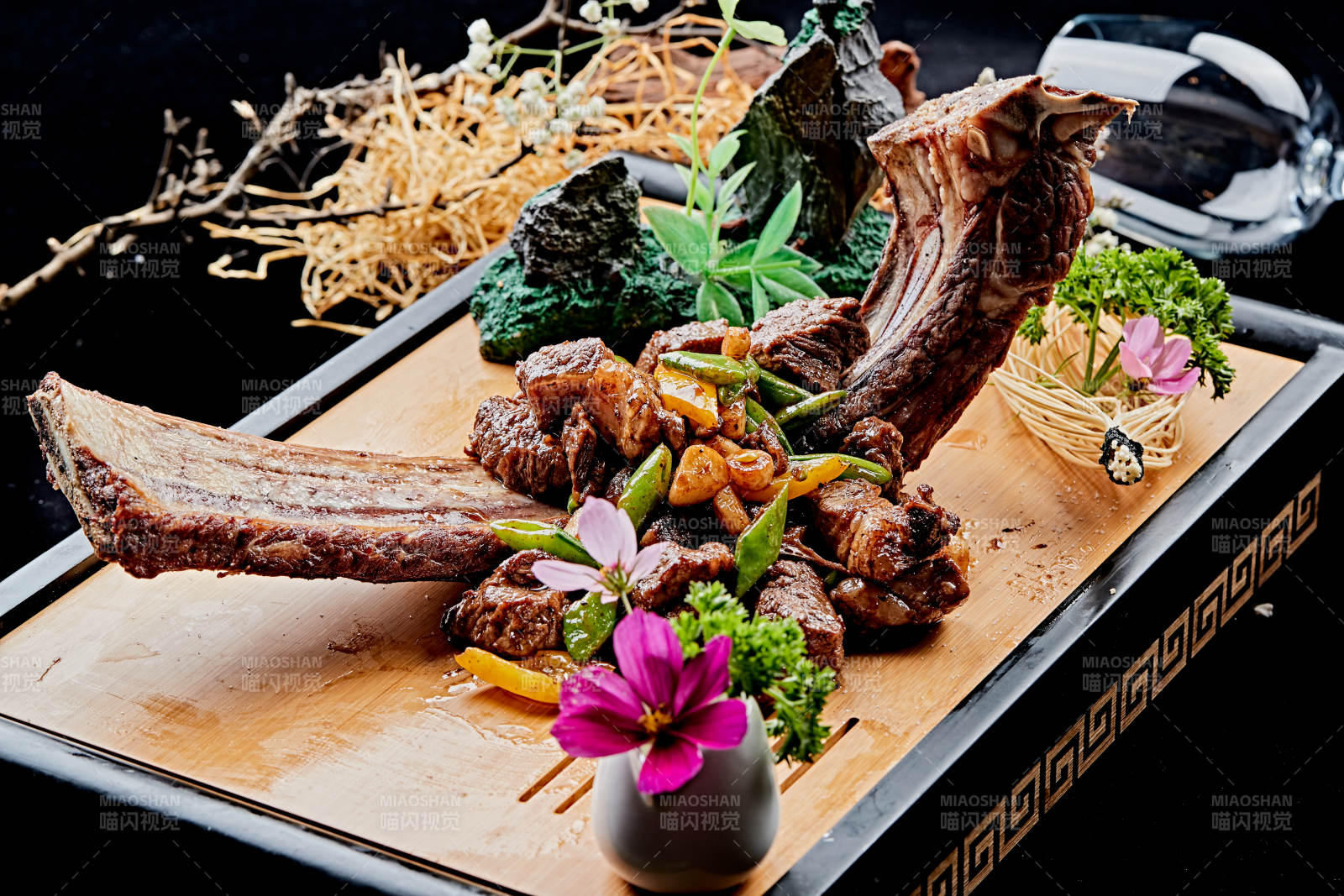 雪橇蒜香猪肋排