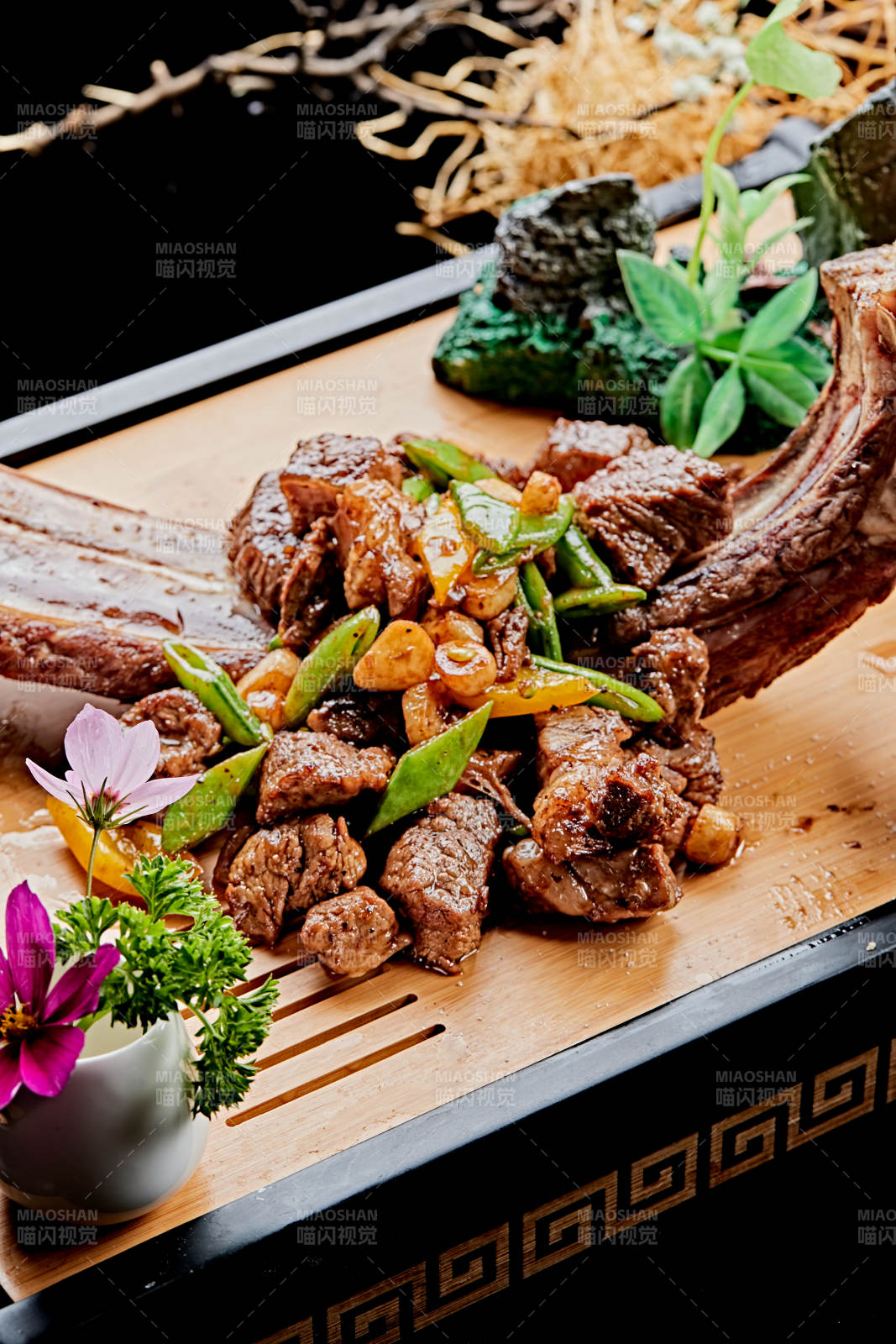 雪橇蒜香猪肋排