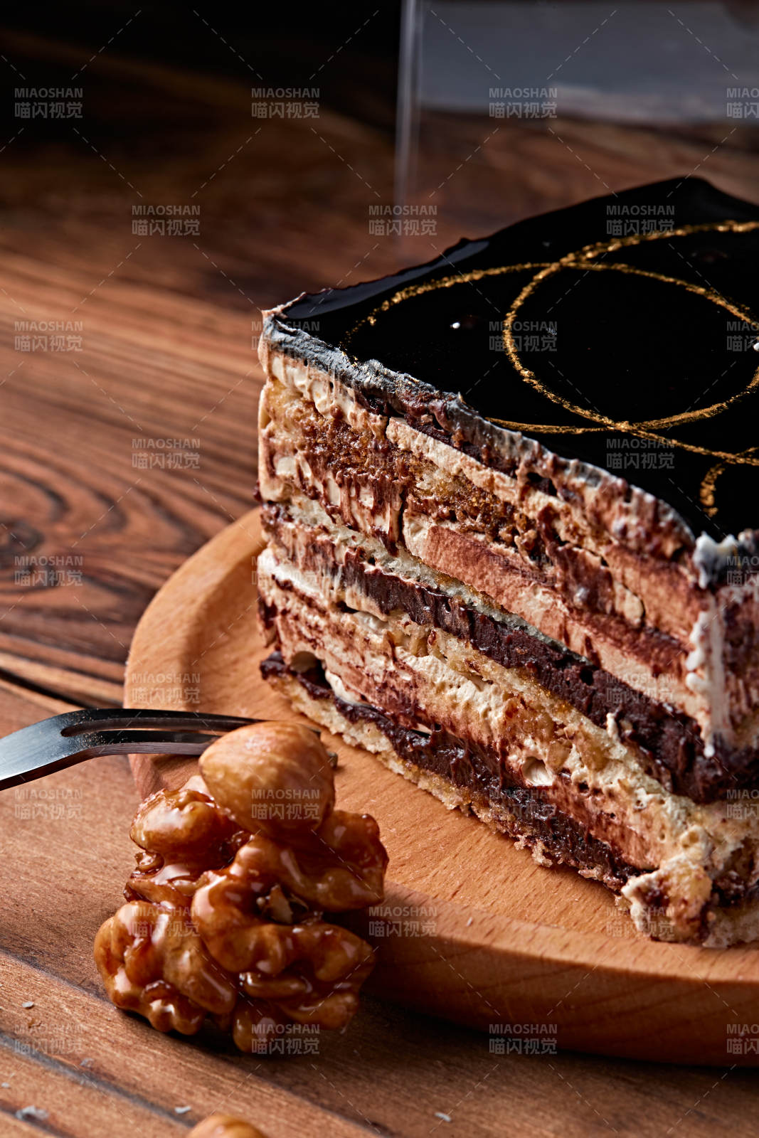 比利黑巧克力鲜奶慕斯杏仁蛋糕