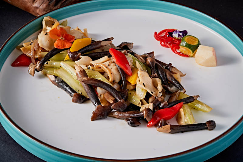 彩椒鸡枞菌炒螺片