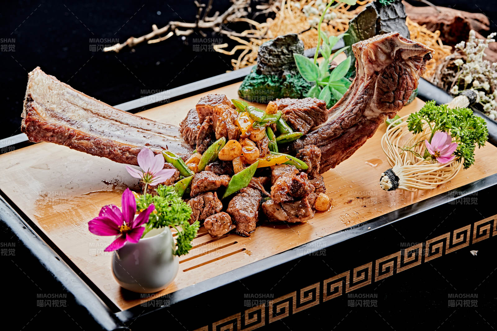 雪橇蒜香猪肋排