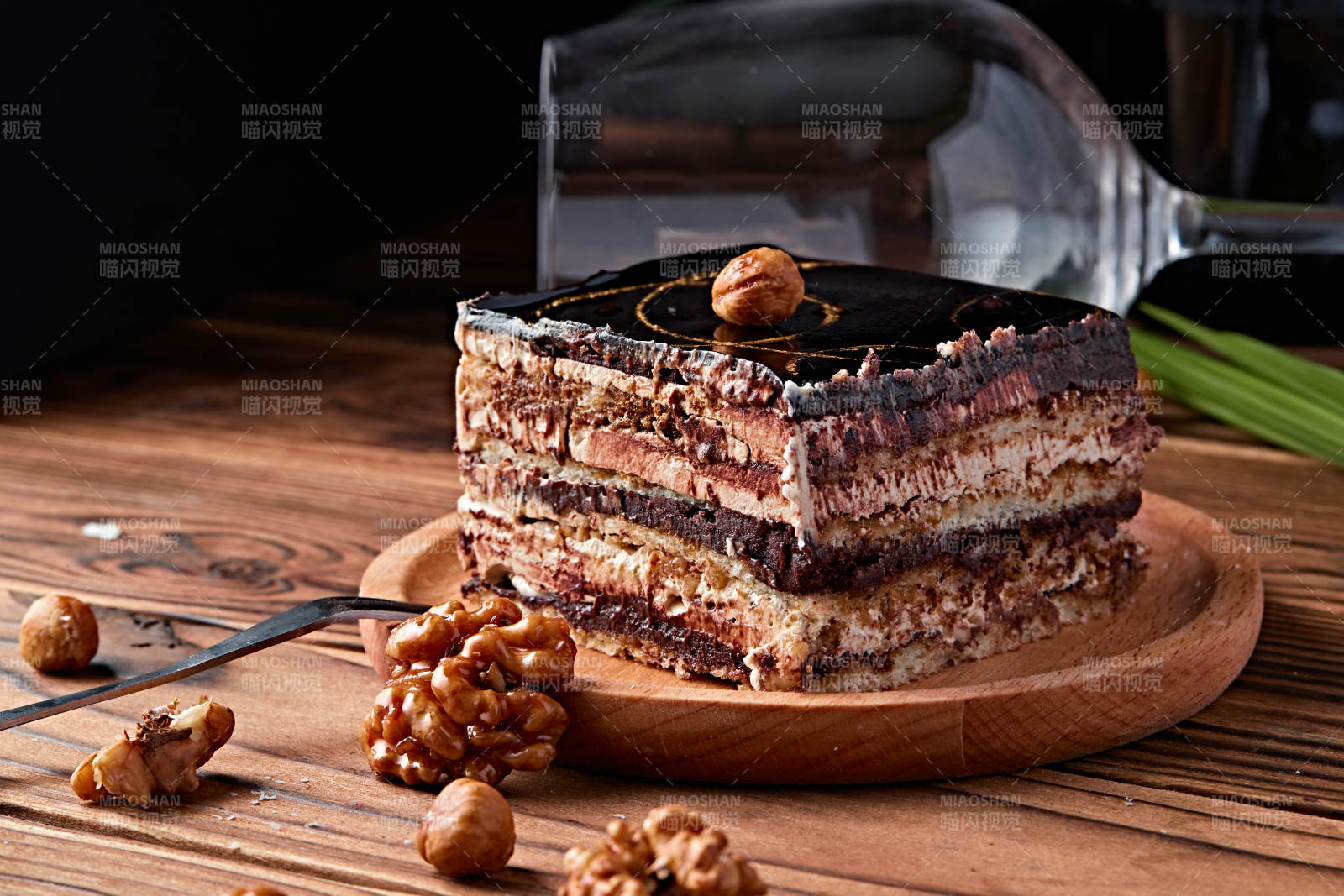 比利黑巧克力鲜奶慕斯杏仁蛋糕