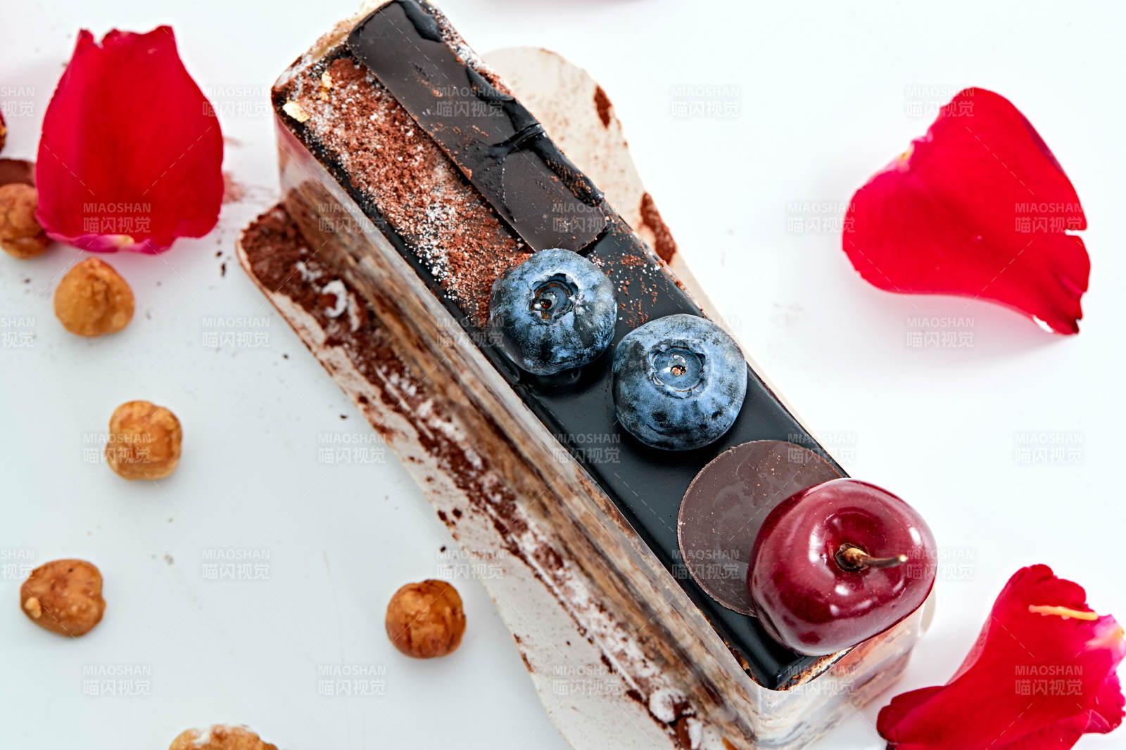 制作精美的法式小甜品蛋糕