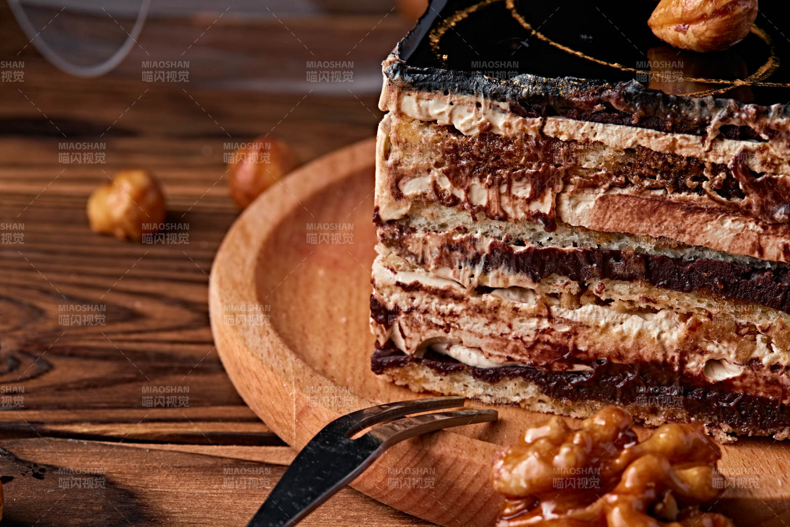 比利黑巧克力鲜奶慕斯杏仁蛋糕