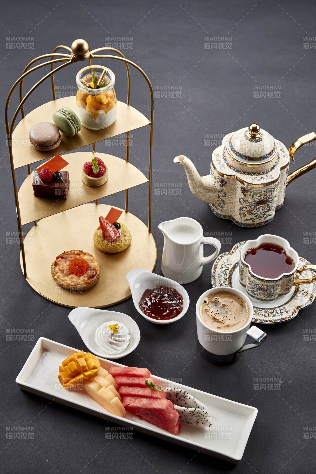 铺满一桌的精致美味英式下午茶