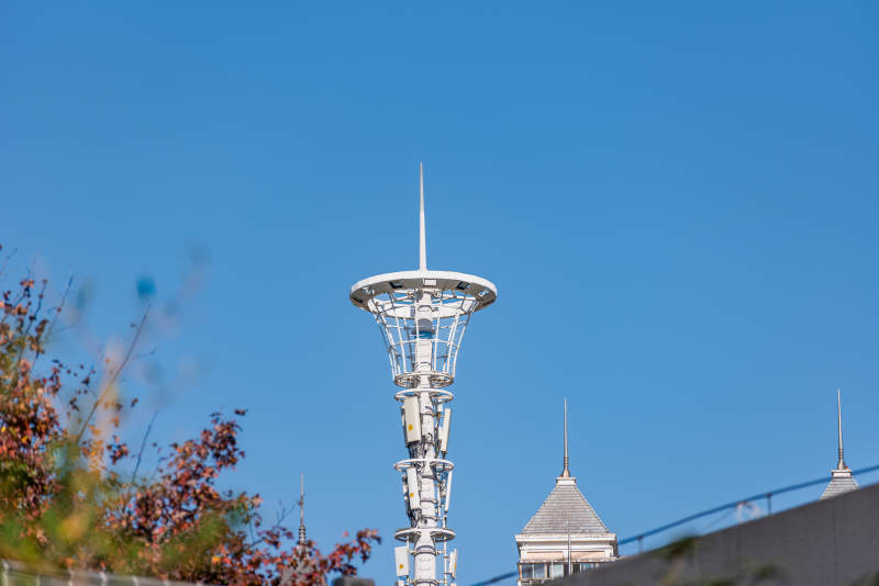 塔尖映蓝天通讯塔