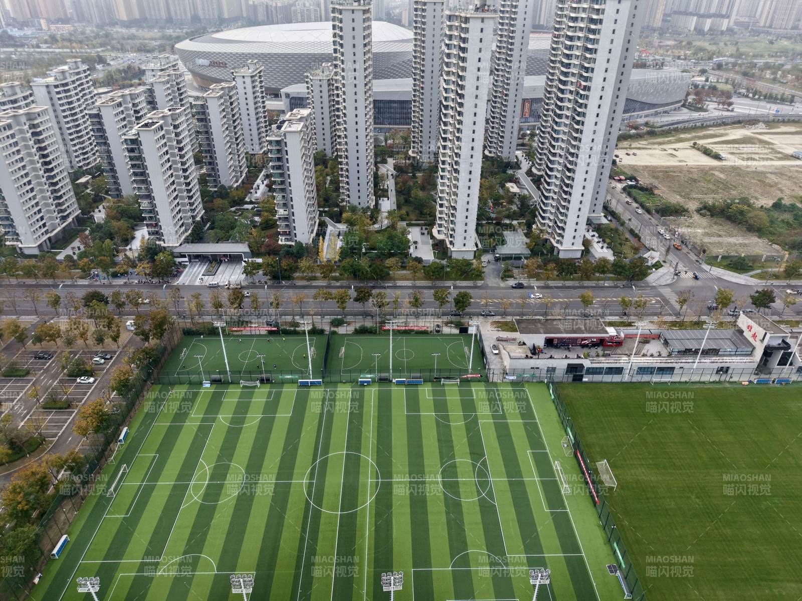 城市中的足球场（公园）