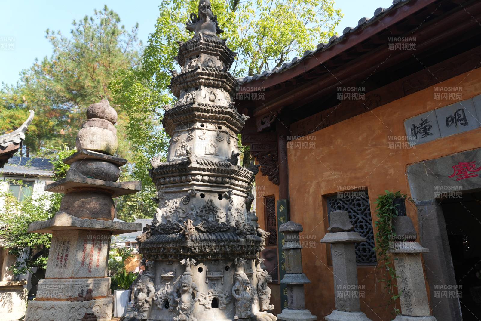 浦江龙潭古寺石塔静谧景