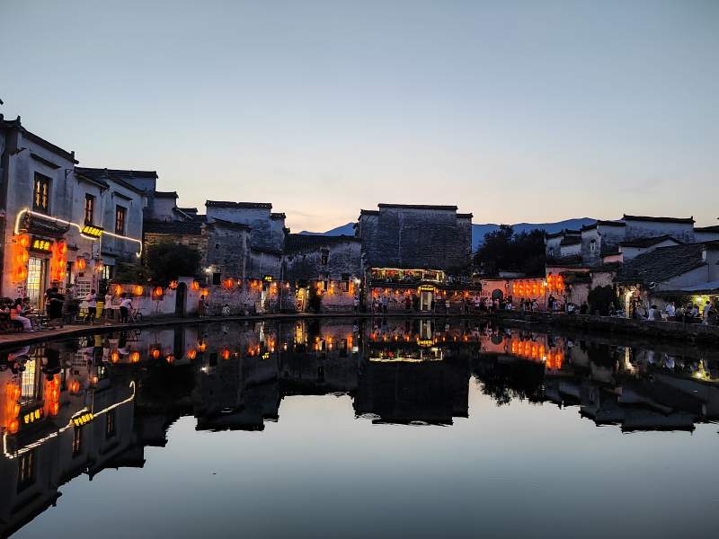 宏村古镇夜色倒影