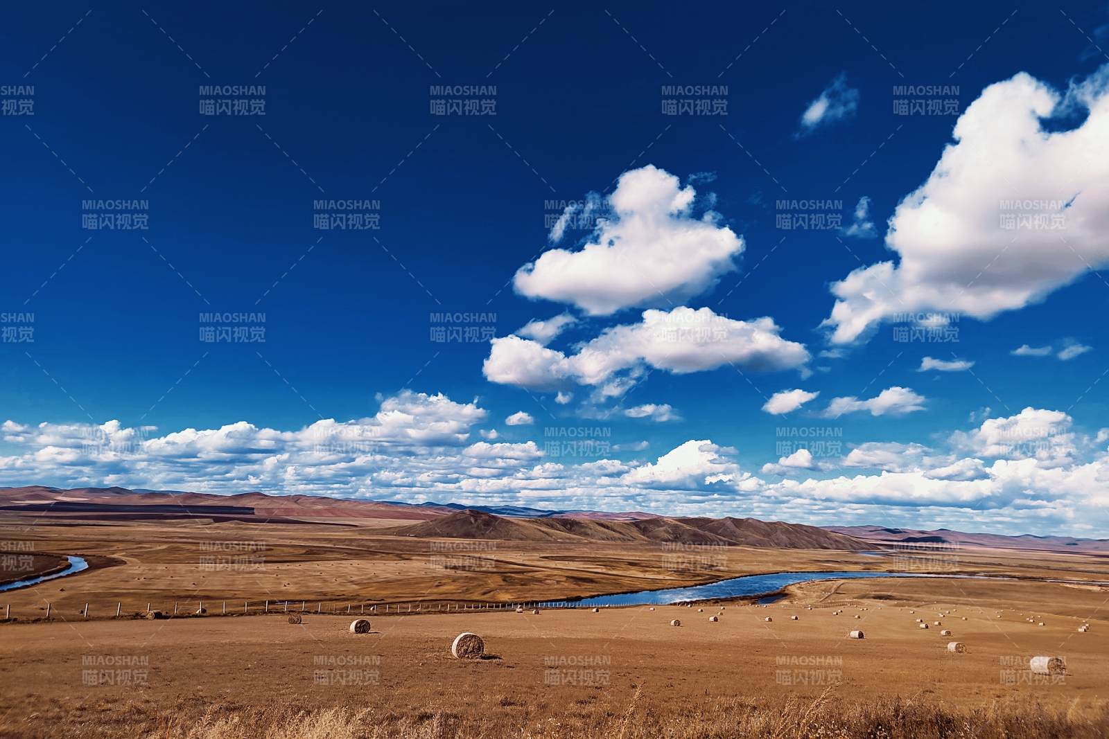 呼伦贝尔草原蓝天白云