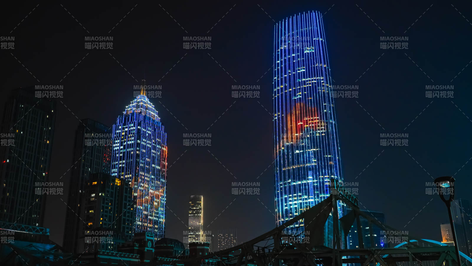 天津夜幕下的城市之光