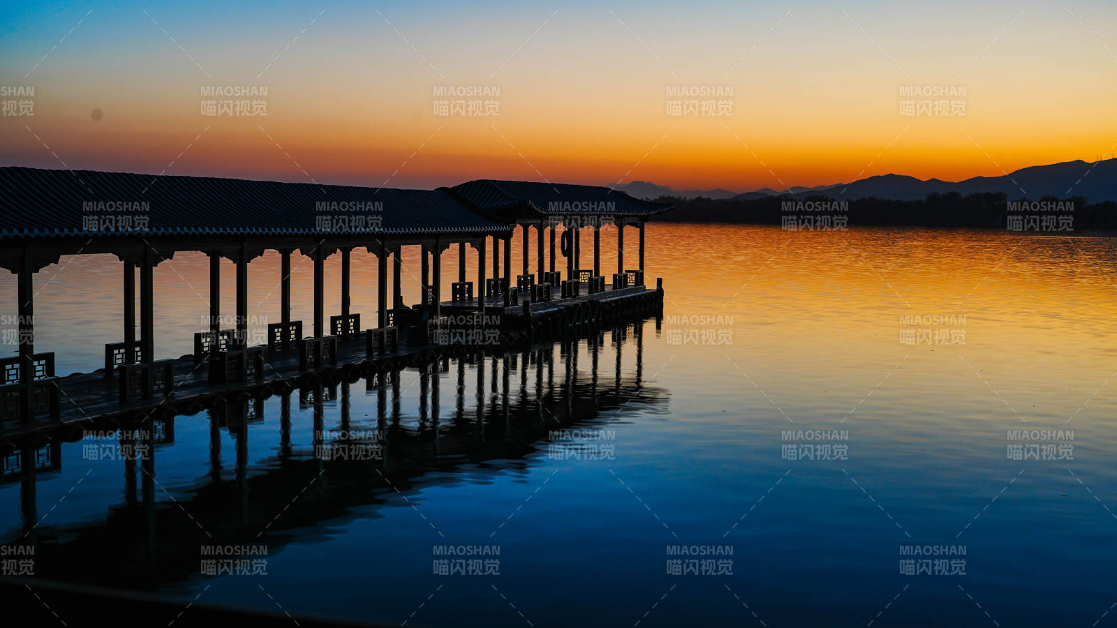 颐和园昆明湖畔黄昏静谧景