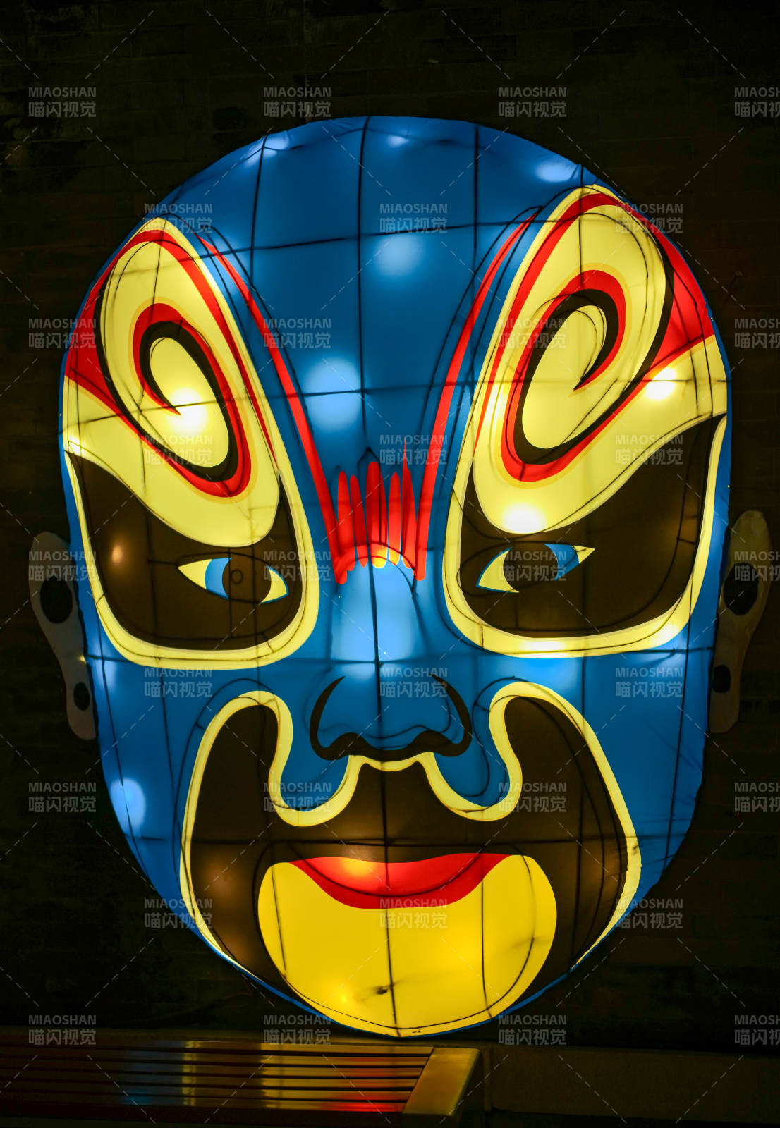 胜芳古镇大戏台—彩灯脸谱