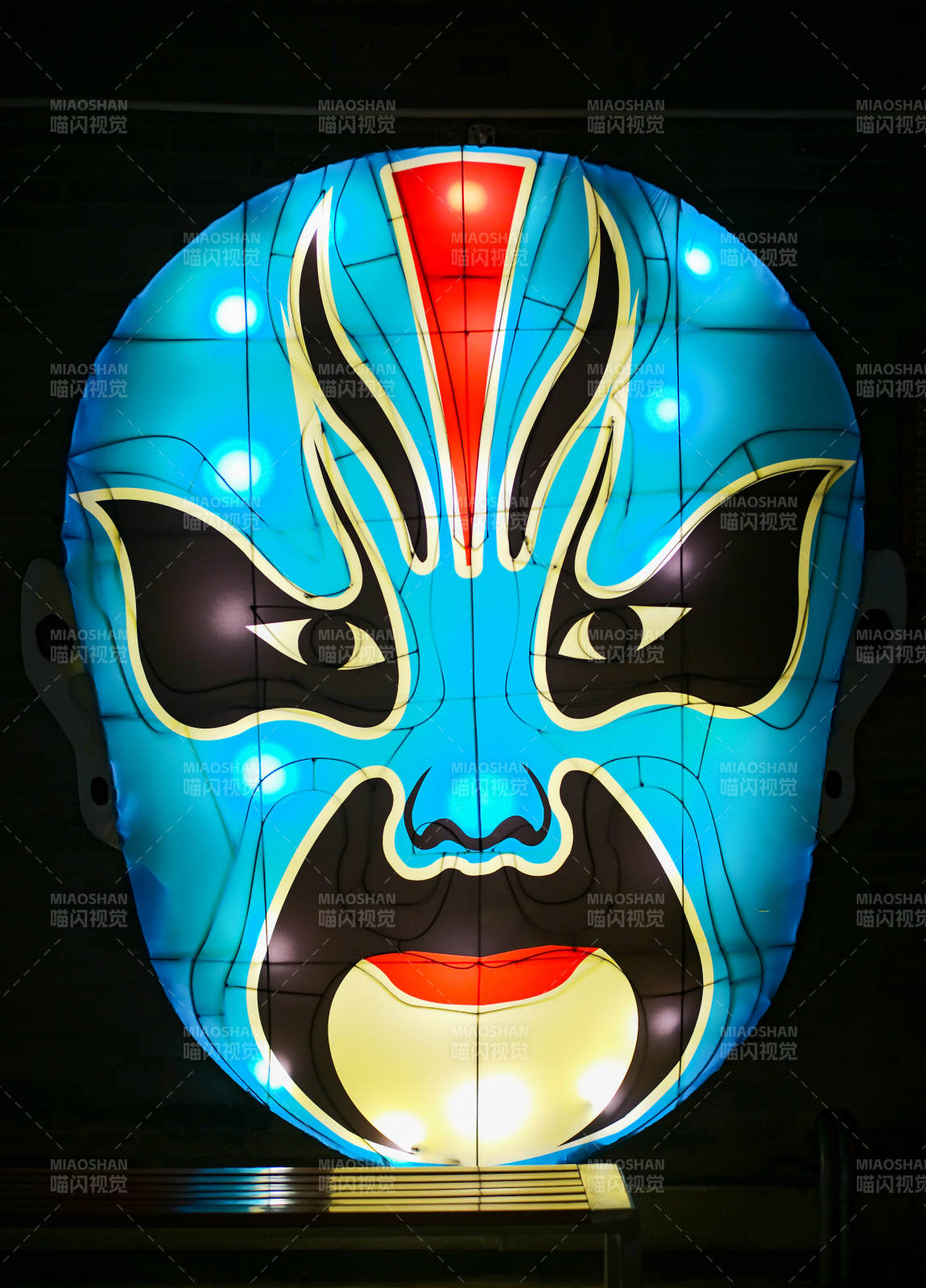 胜芳古镇大戏台—彩灯脸谱