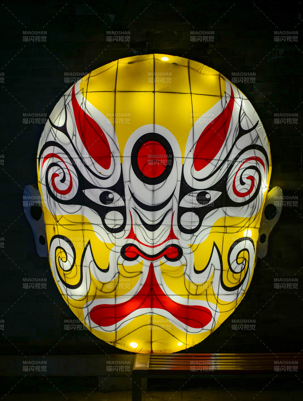 胜芳古镇大戏台—彩灯脸谱