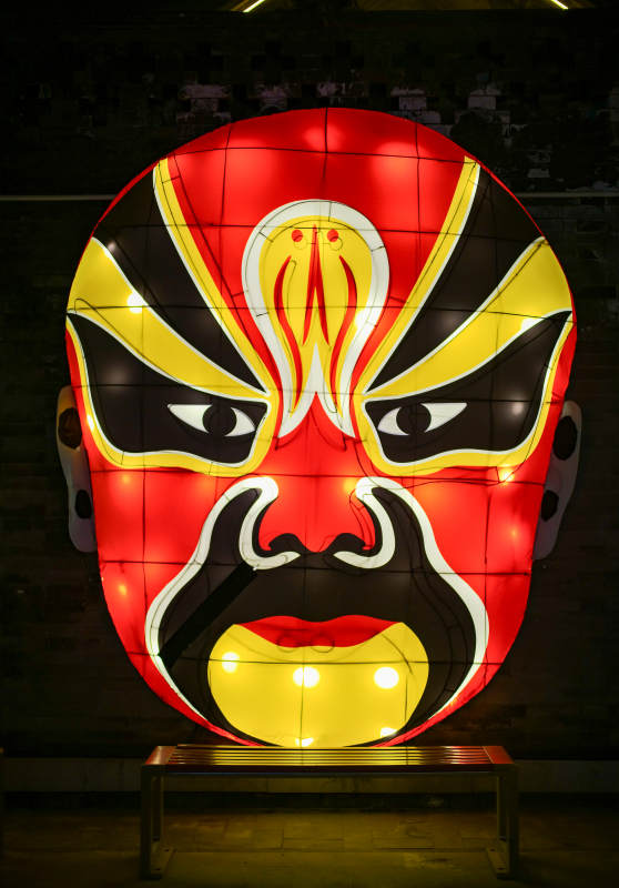 胜芳古镇大戏台—彩灯脸谱