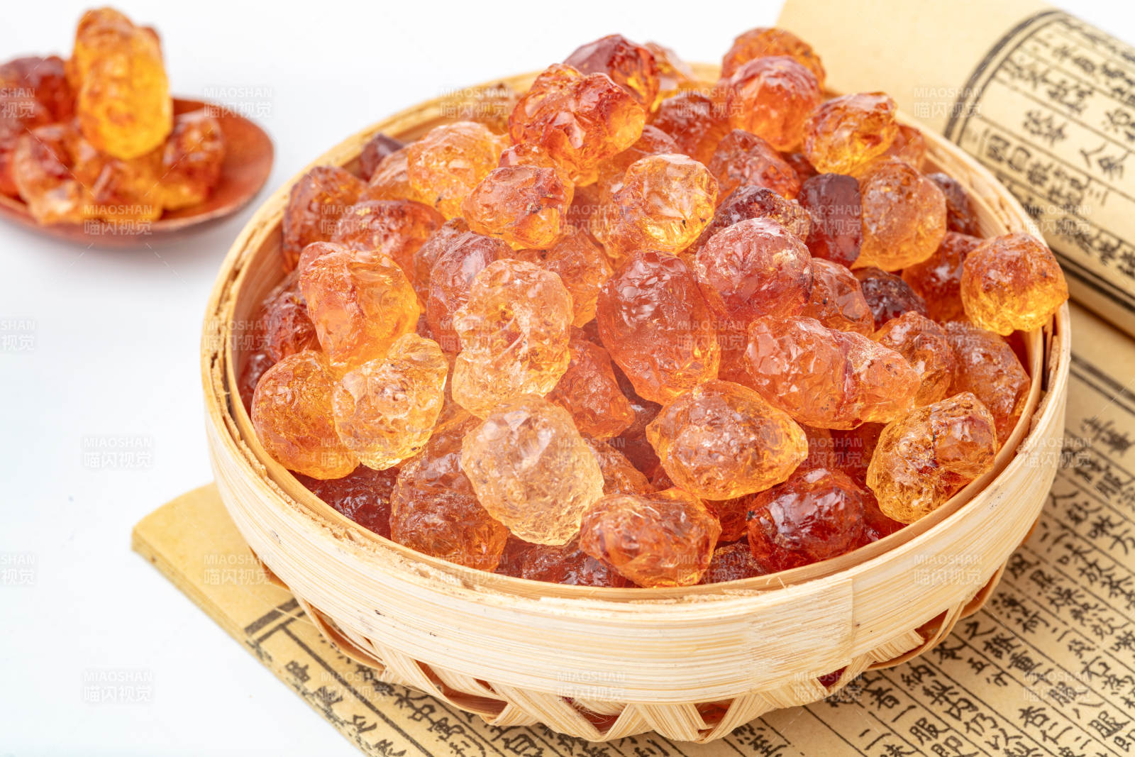 琥珀桃胶晶莹剔透