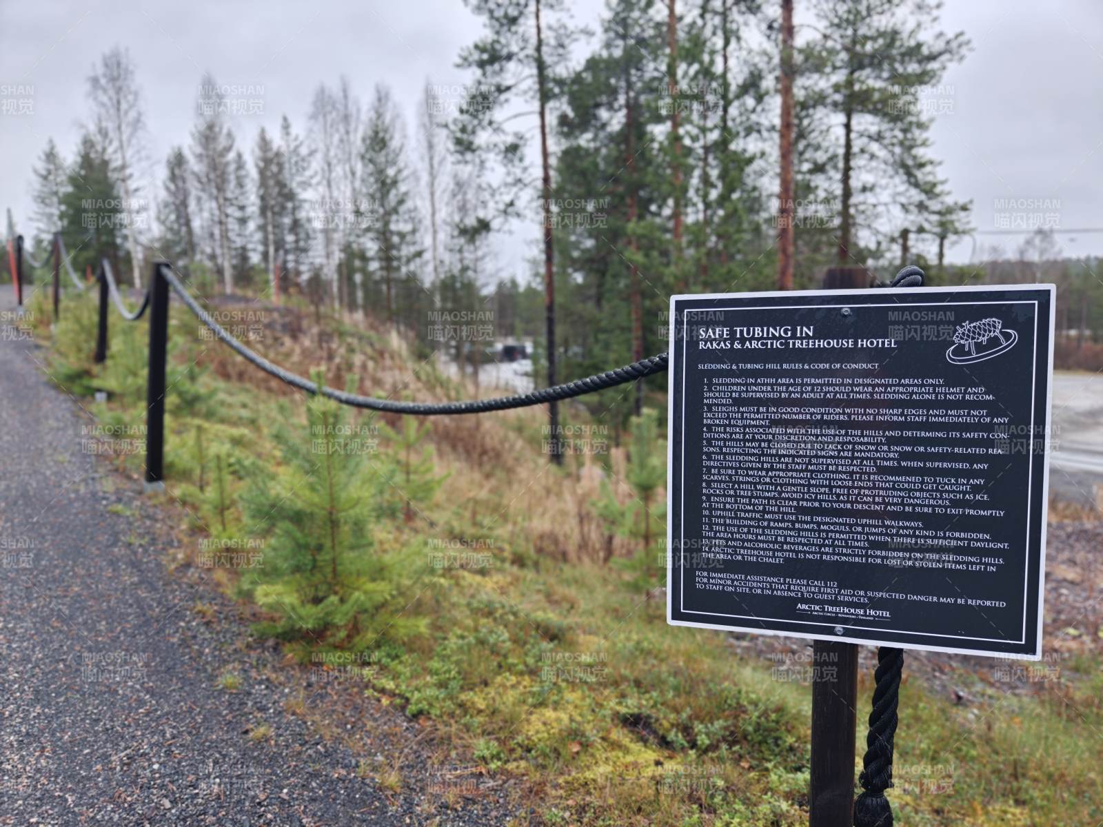 安全滑雪提示牌