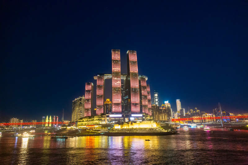 重庆夜幕下的城市天际线