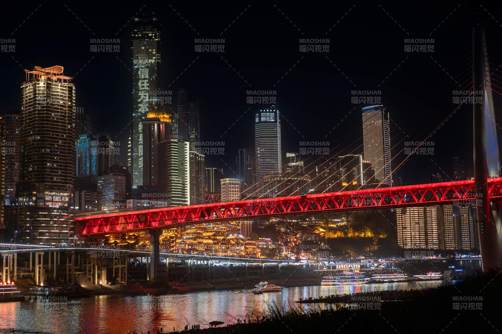 重庆夜幕下的千厮门大桥
