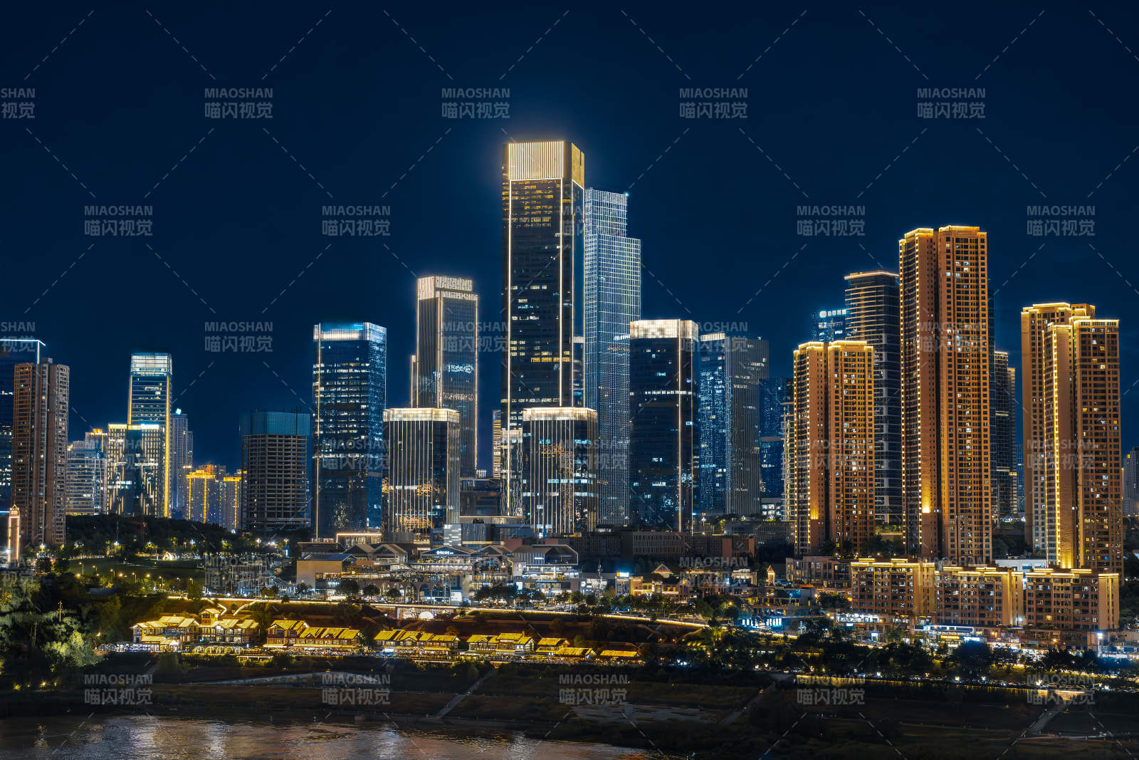 重庆夜幕下的城市天际线