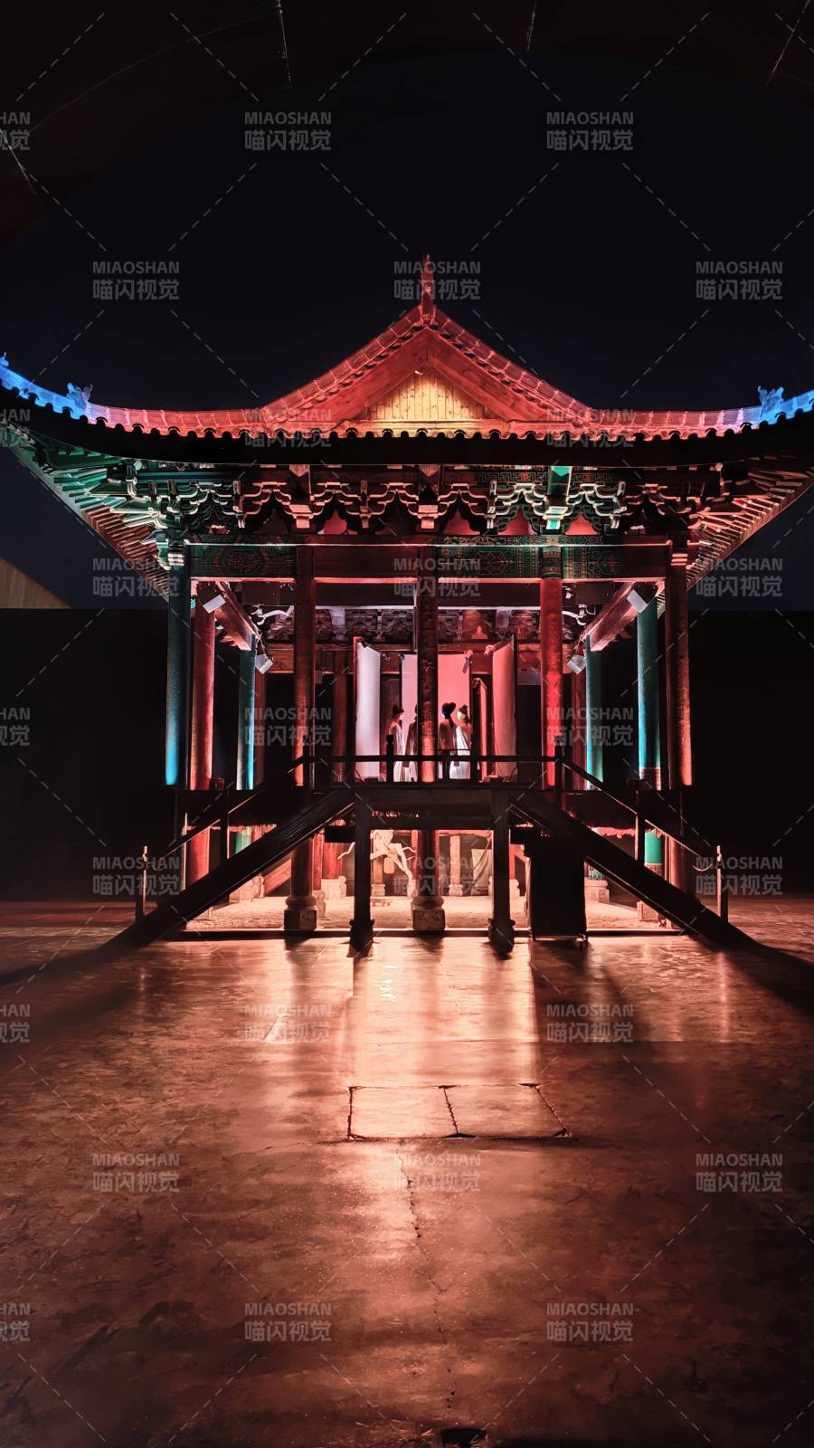 彩灯映古亭 只有河南