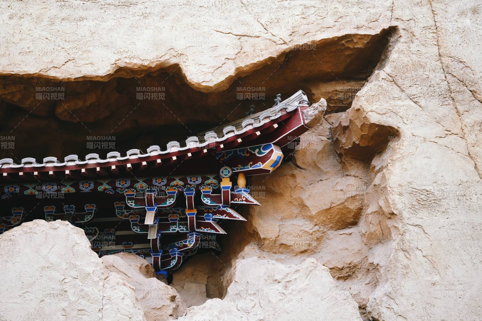 悬崖古庙悬空建 只有河南