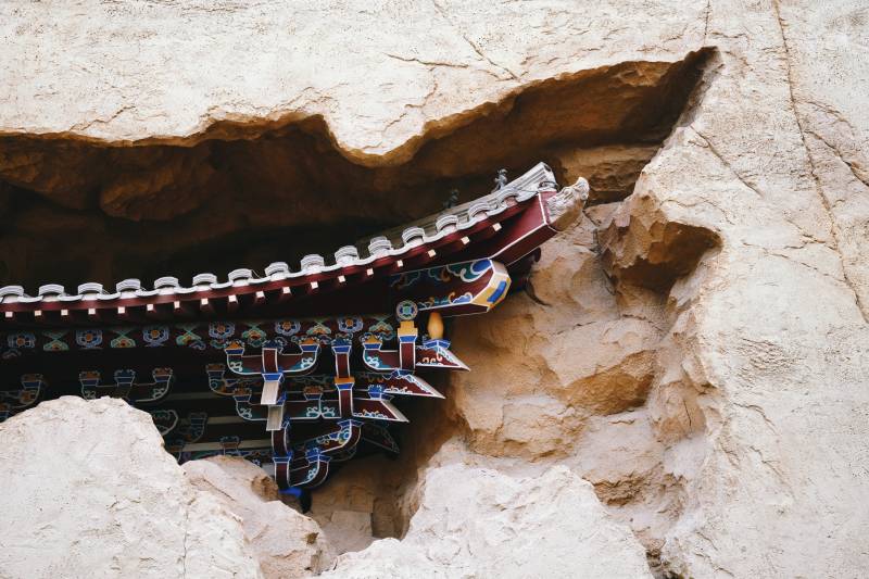 悬崖古庙悬空建 只有河南