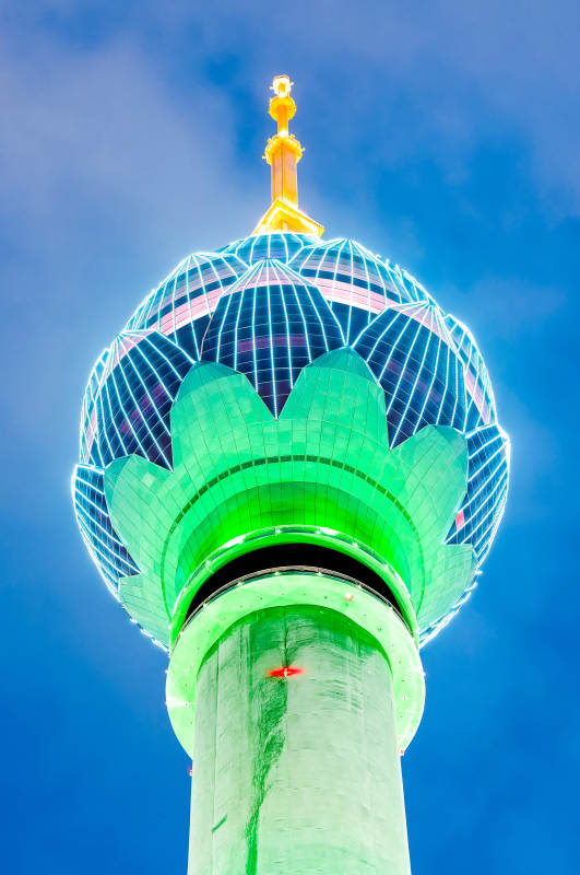 绿色穹顶塔尖