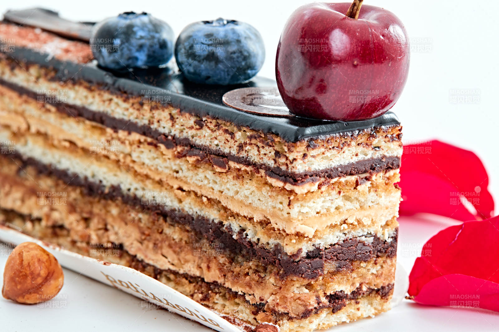 制作精美的法式小甜品蛋糕