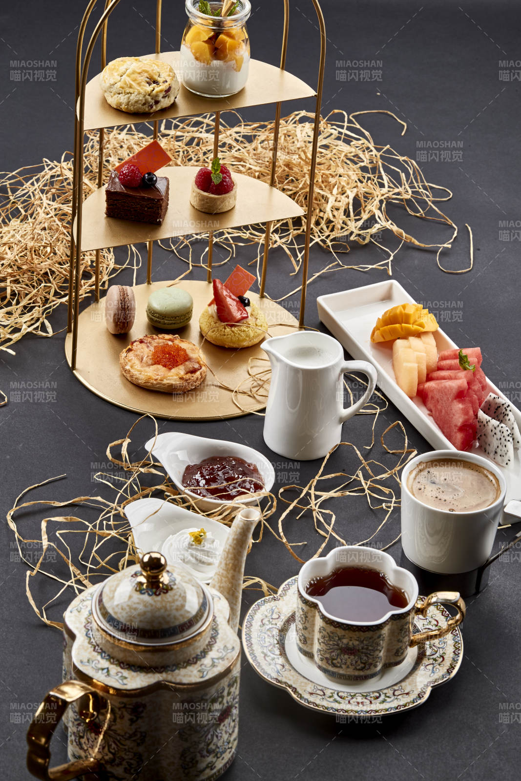 铺满一桌的精致美味英式下午茶