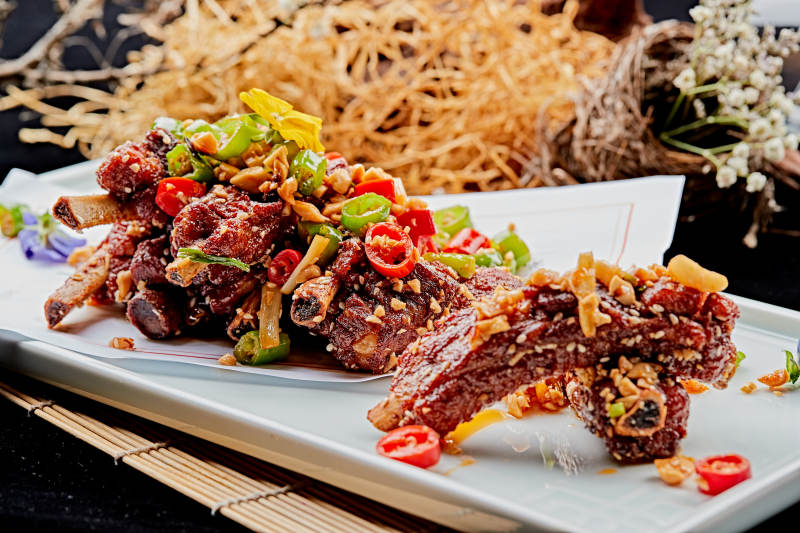 香辣油炸豬肋骨