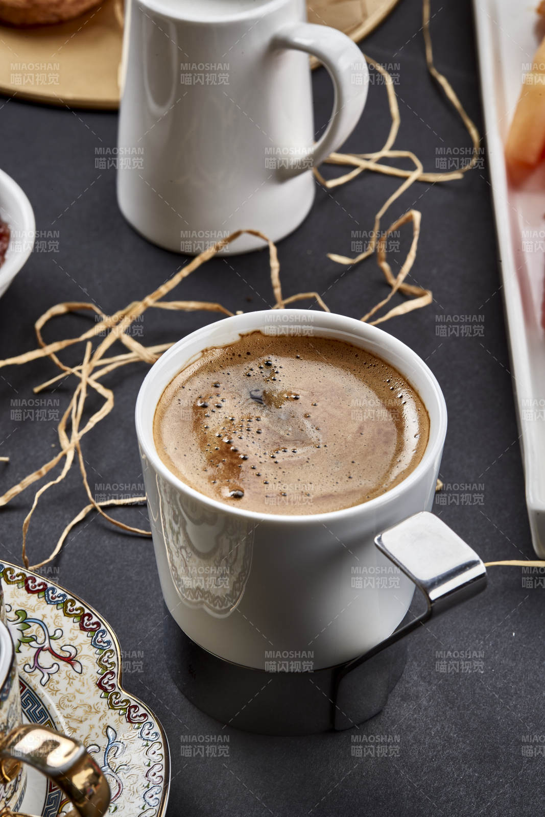 铺满一桌的精致美味英式下午茶