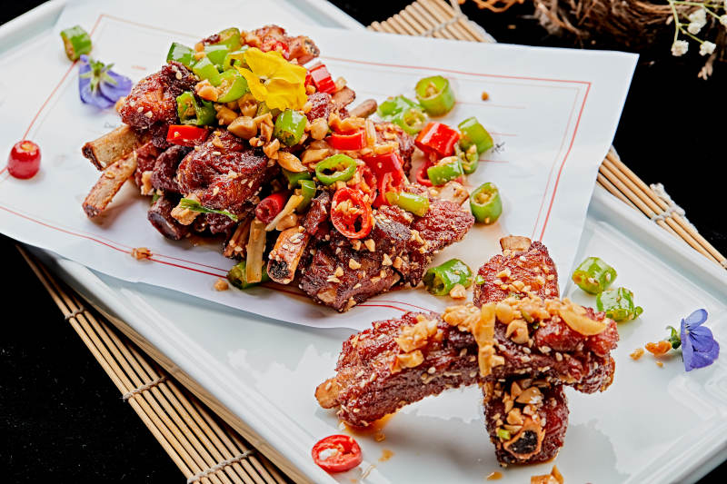 香辣油炸豬肋骨