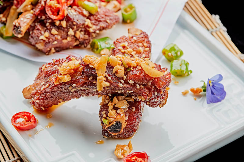 香辣油炸豬肋骨