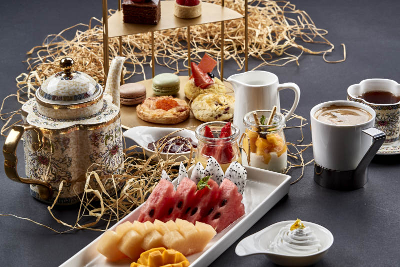 铺满一桌的精致美味英式下午茶
