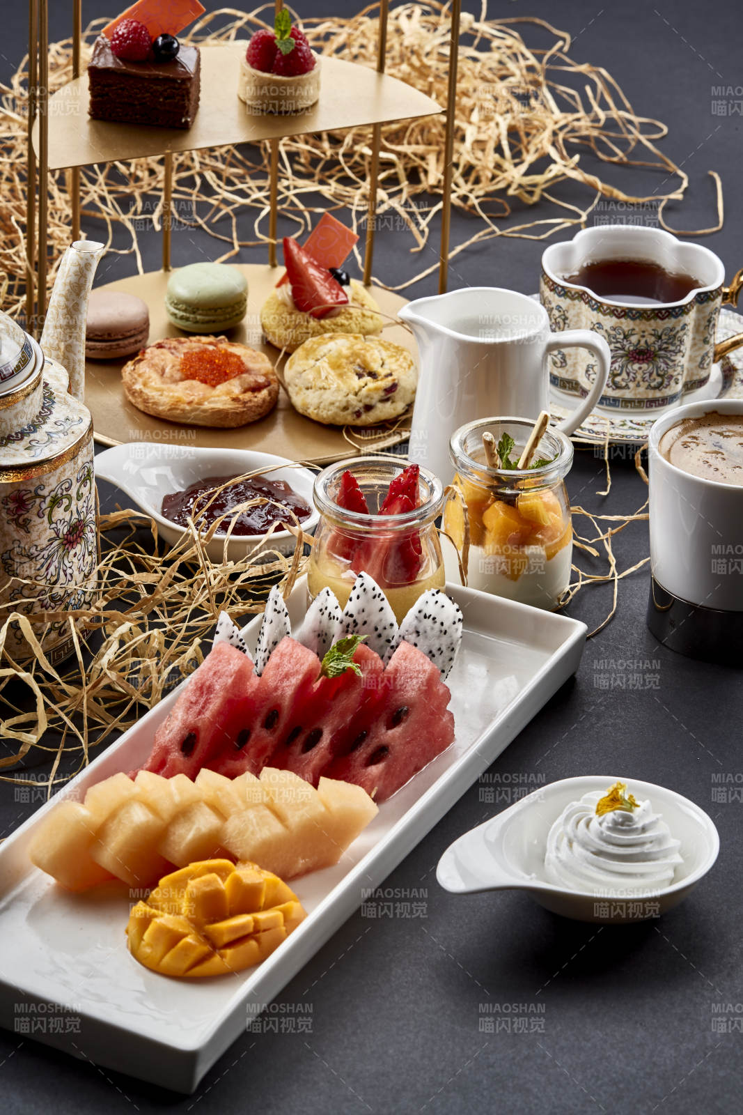 铺满一桌的精致美味英式下午茶