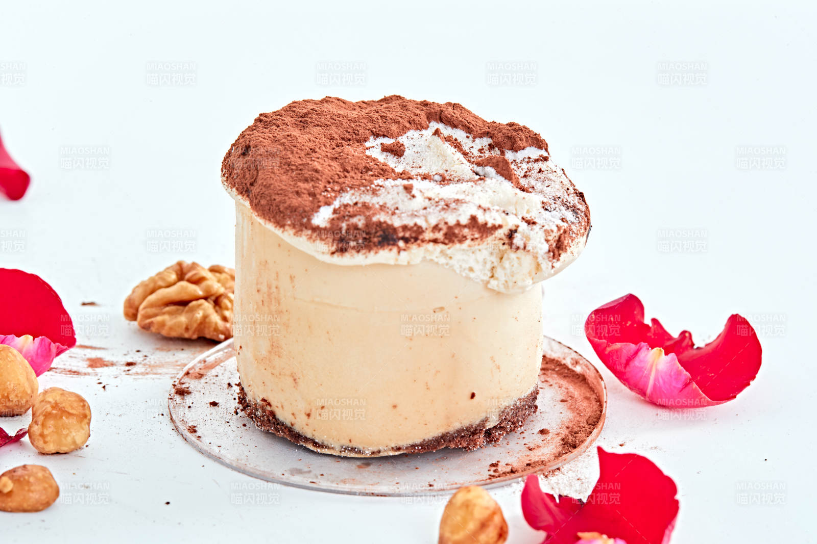 制作精美的法式小甜品蛋糕