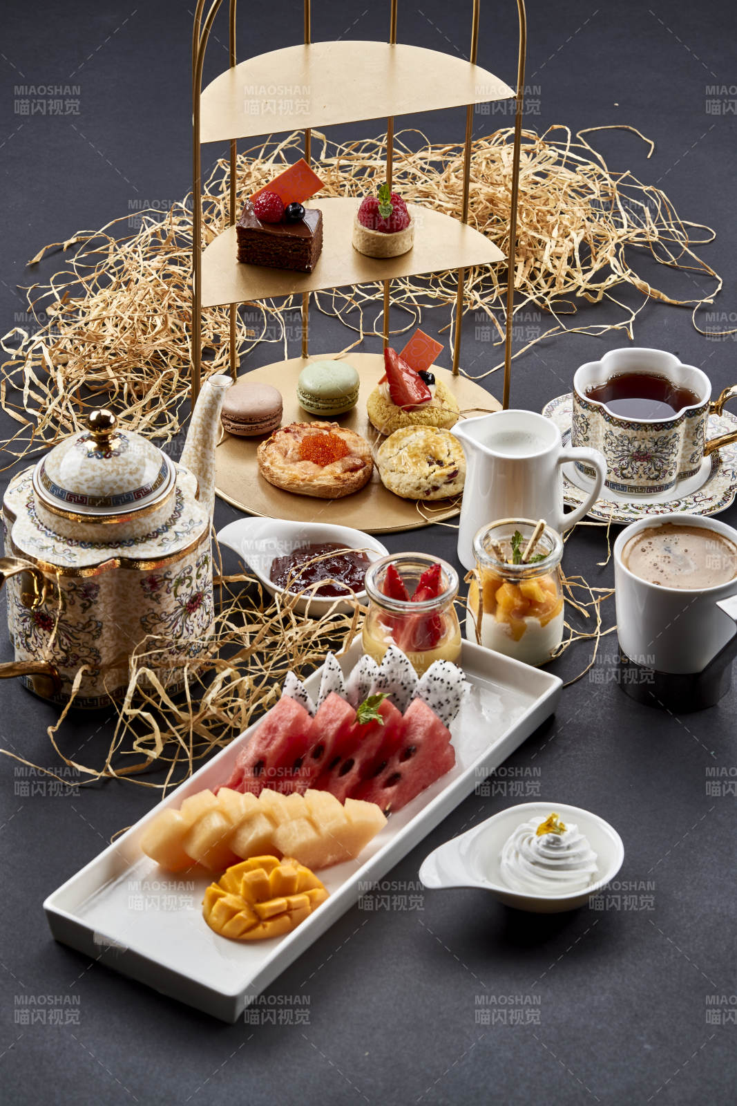 铺满一桌的精致美味英式下午茶