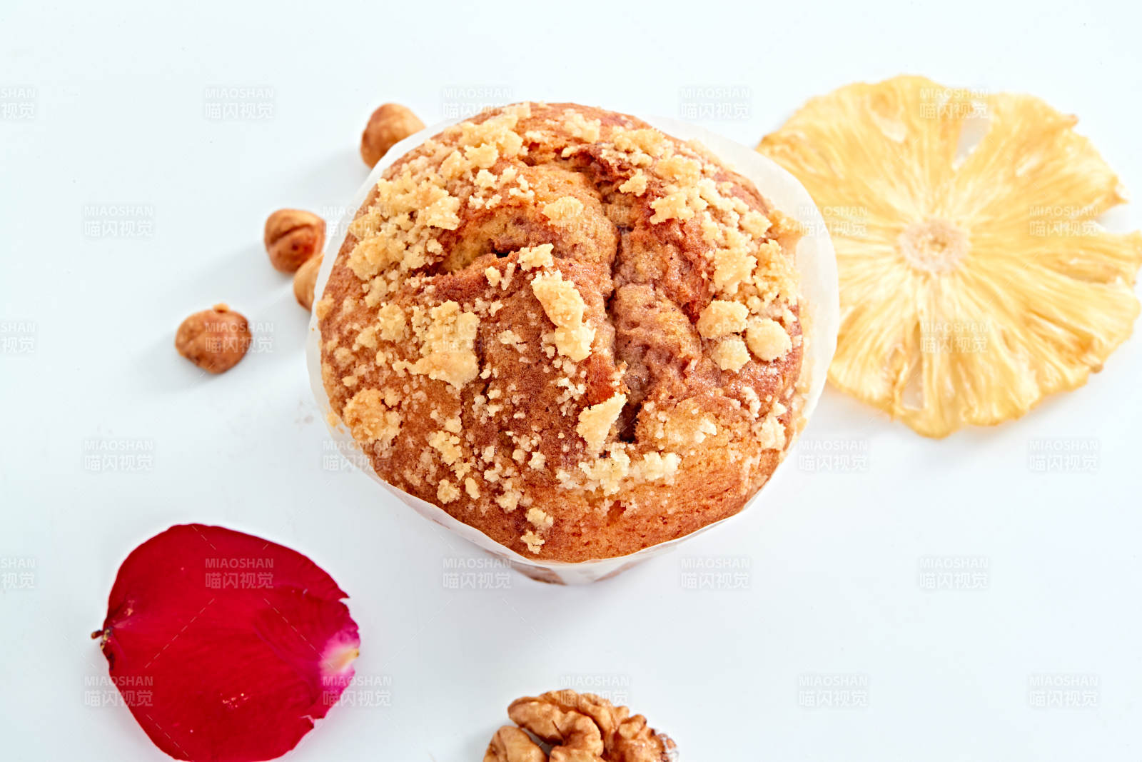 制作精美的法式小甜品蛋糕