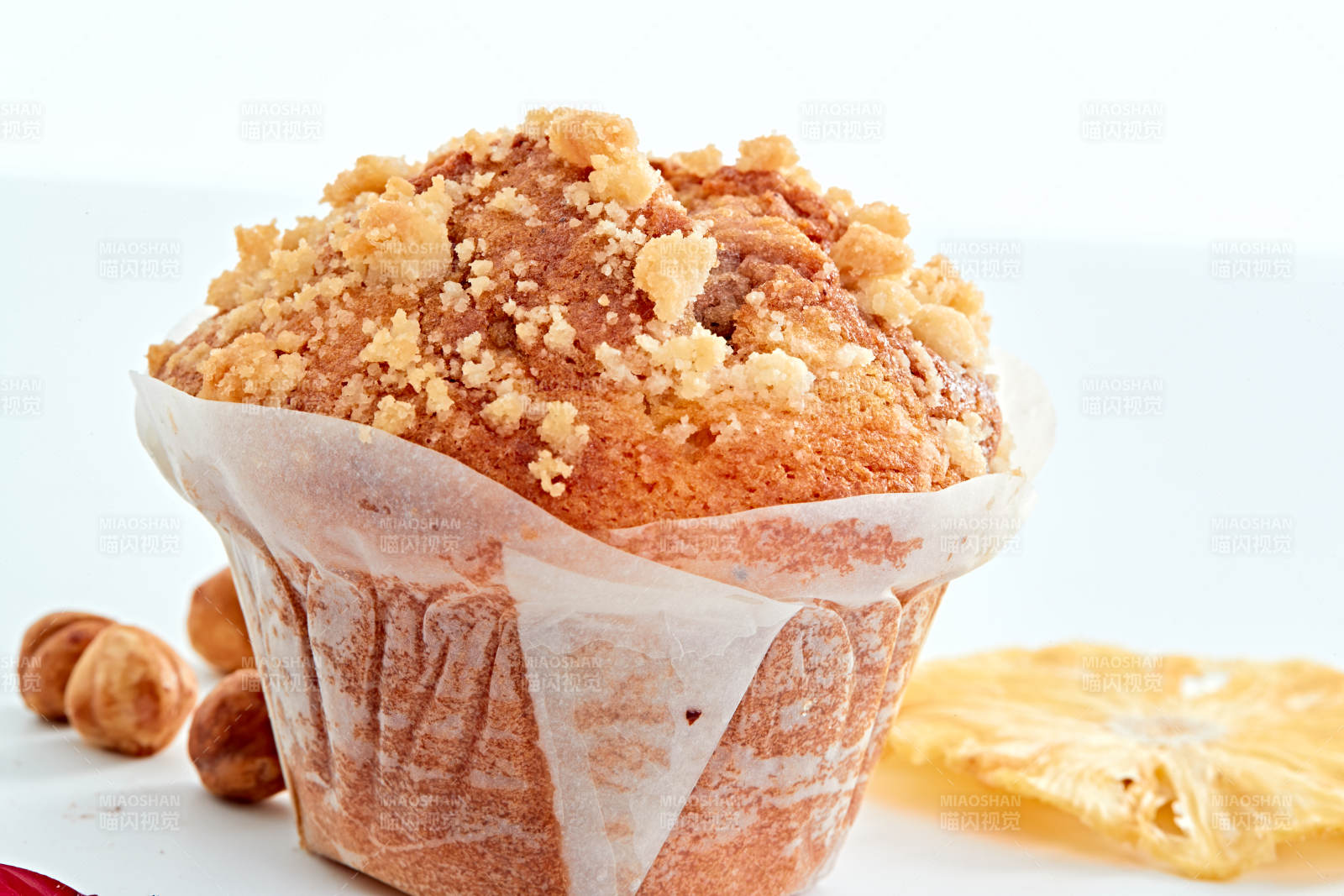 制作精美的法式小甜品蛋糕